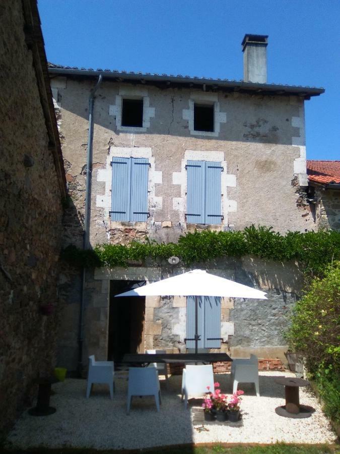 La Poste Saulgond Villa Exterior photo